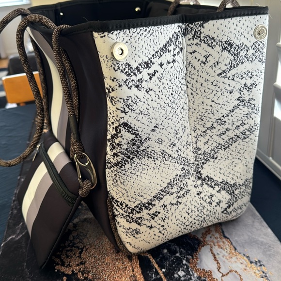 NEOPRENE TOTE BAG ✨ - Picture 3 of 9